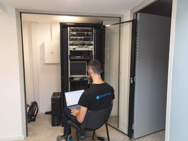 Mise en place de câble réseau Le Var